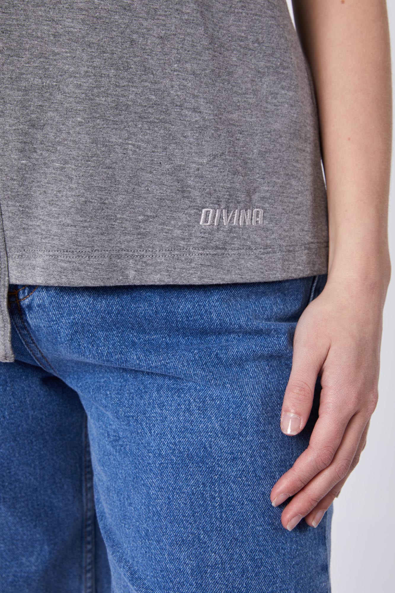 DS2500001-66 - REMERA CLEO