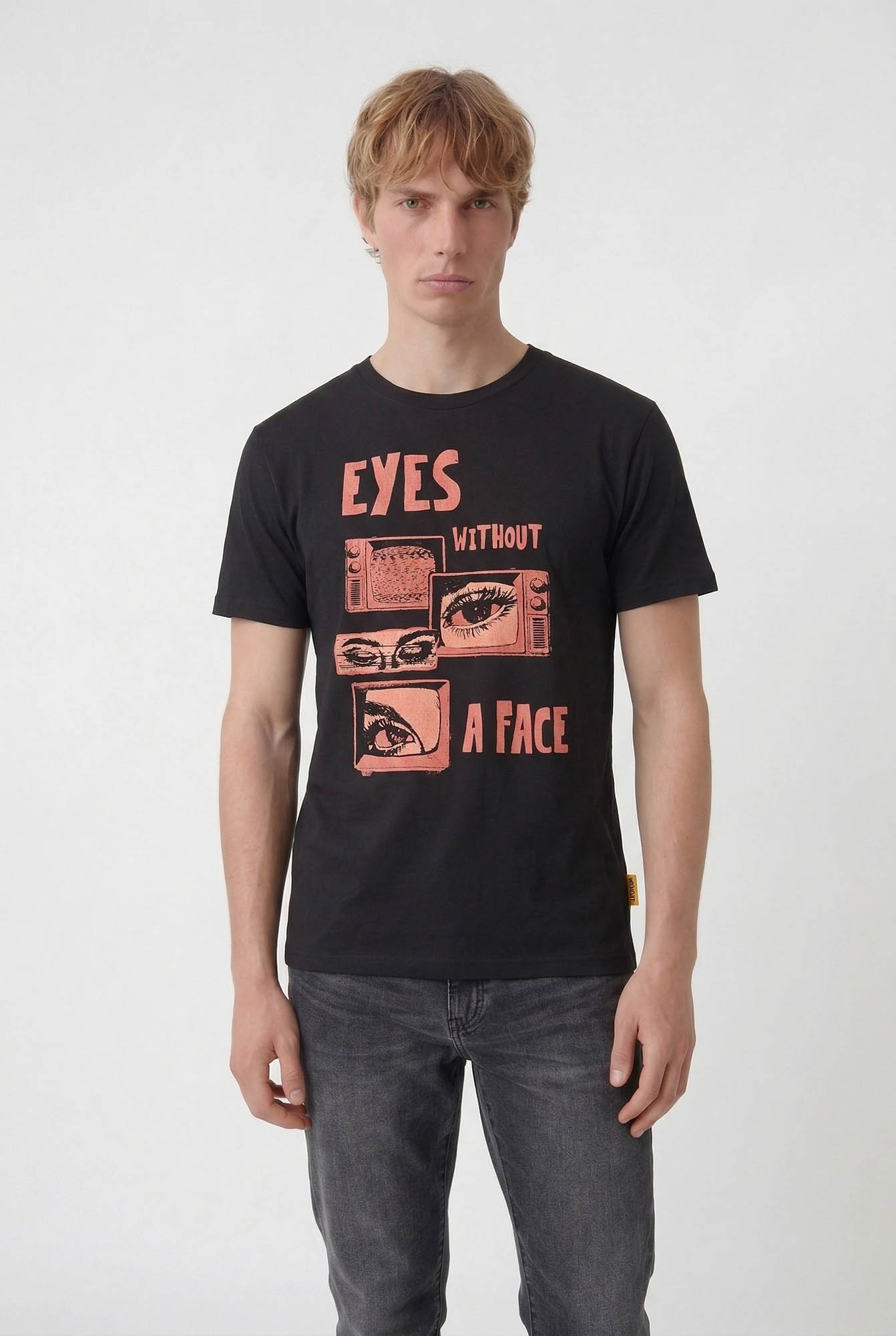 BW2600024-18 - REMERA EYES
